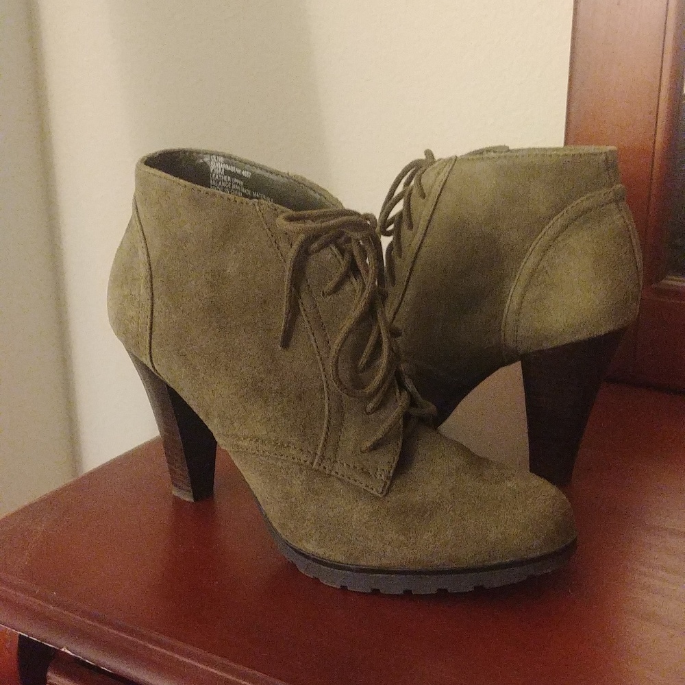 Fall🍁 Olive Green - White Mountain Booties